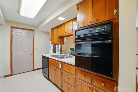 Kitchen - 5752 E Decker Rd, Franklin, OH 45005 photo 5 of 5