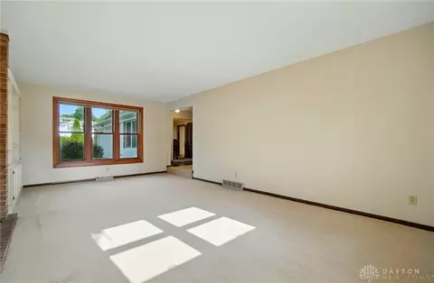 Living - 5752 E Decker Rd, Franklin, OH 45005 photo 2 of 6