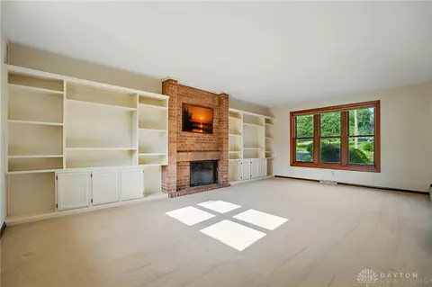 Living - 5752 E Decker Rd, Franklin, OH 45005 photo 4 of 6