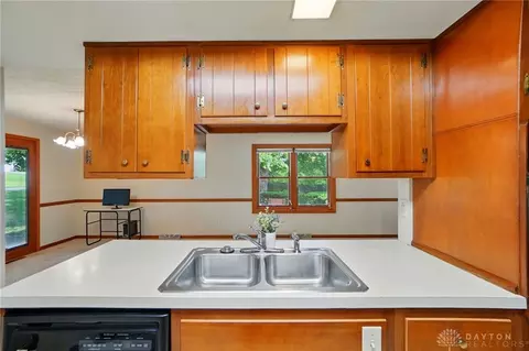 Kitchen - 5752 E Decker Rd, Franklin, OH 45005 photo 4 of 5
