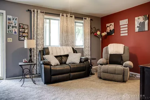 Living - 6 Dayspring Dr, Hamilton, OH 45015 photo 2 of 3