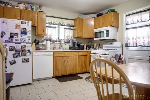 Kitchen - 6 Dayspring Dr, Hamilton, OH 45015 photo 1 of 2