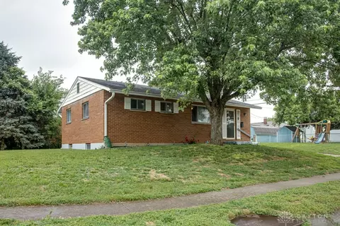 Exterior - 6 Dayspring Dr, Hamilton, OH 45015 photo 3 of 6