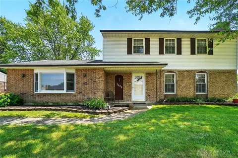 7028 Safari Dr, Huber Heights, OH 45424