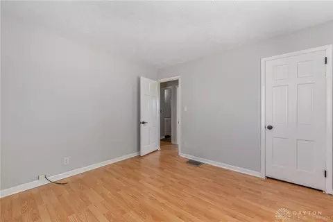 2032 E Bataan Dr, Dayton, OH 45420 photo 7