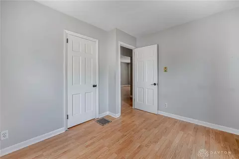 2032 E Bataan Dr, Dayton, OH 45420 photo 9