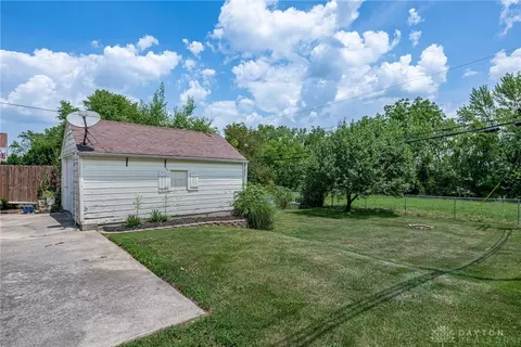 2032 E Bataan Dr, Dayton, OH 45420 photo 23