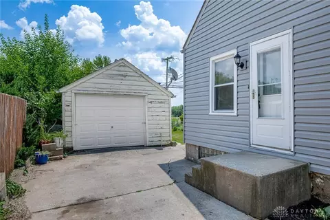 2032 E Bataan Dr, Dayton, OH 45420 photo 22
