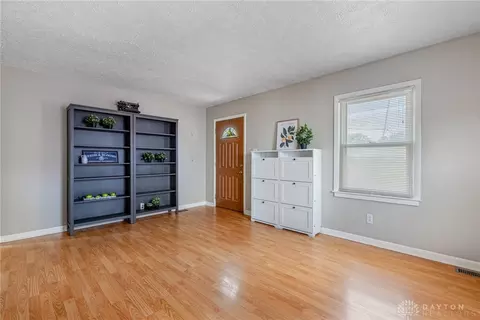 2032 E Bataan Dr, Dayton, OH 45420 photo 3