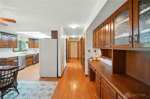 Entry Way - 744 Murrell Dr, Kettering, OH 45429 photo 5 of 16