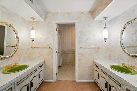 Bath - 744 Murrell Dr, Kettering, OH 45429 photo 2 of 5