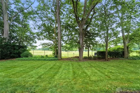 Exterior - 744 Murrell Dr, Kettering, OH 45429 photo 2 of 9