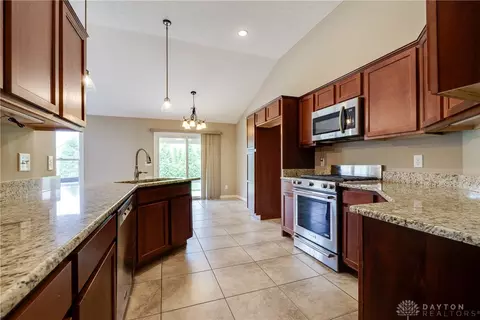 Kitchen - 6566 Rising Sun Ct, Waynesville, OH 45068 photo 6 of 6