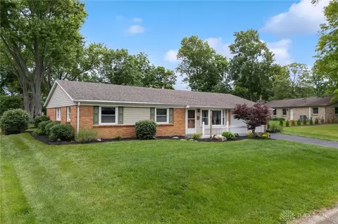 15 Gracewood Dr, Centerville, OH 45458 photo 2