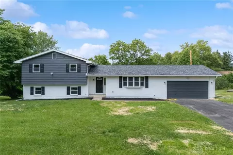 2449 Pine Knott Dr, Dayton, OH 45431