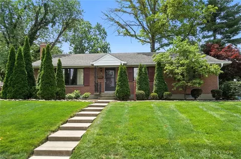 146 Bradstreet Rd, Centerville, OH 45459