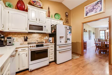 Kitchen - 4459 Thornview Dr, Morrow, OH 45152 photo 4 of 7