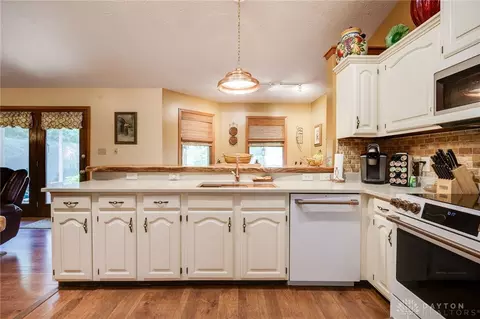 Kitchen - 4459 Thornview Dr, Morrow, OH 45152 photo 3 of 7