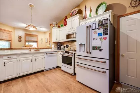 Kitchen - 4459 Thornview Dr, Morrow, OH 45152 photo 2 of 7