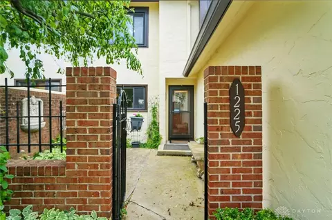 1225 Chevington Ct, Dayton, OH 45459 photo 3
