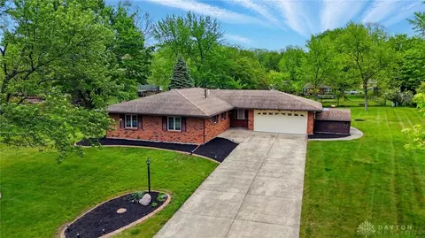 154 Saundra Ct, Beavercreek, OH 45430
