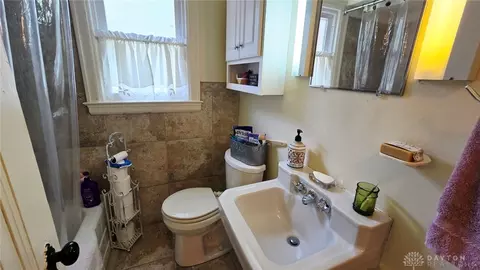 Bath - 609-611 Peach Orchard Rd #609-611, Kettering, OH 45419 photo 4 of 5