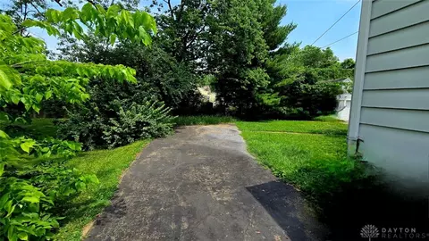 Exterior - 609-611 Peach Orchard Rd #609-611, Kettering, OH 45419 photo 4 of 5