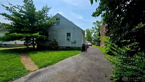Exterior - 609-611 Peach Orchard Rd #609-611, Kettering, OH 45419 photo 2 of 5