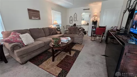 Living - 609-611 Peach Orchard Rd #609-611, Kettering, OH 45419 photo 4 of 4
