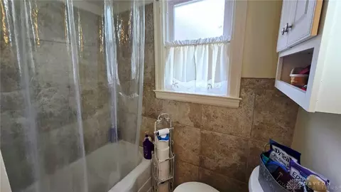 Bath - 609-611 Peach Orchard Rd #609-611, Kettering, OH 45419 photo 5 of 5