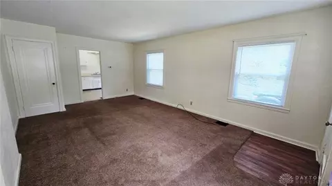 Living - 609-611 Peach Orchard Rd #609-611, Kettering, OH 45419 photo 2 of 4