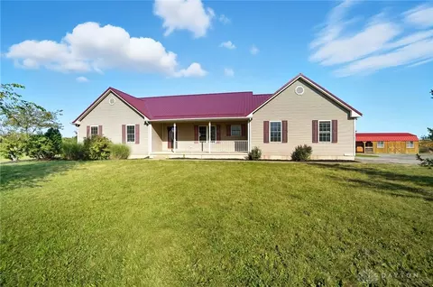 612 Darbyshire Rd, Sabina, OH 45169