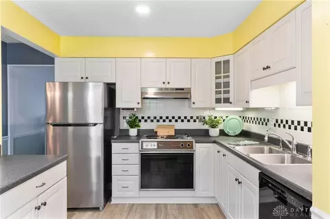 7607 Plamor Cir, Centerville, OH 45459 photo 9