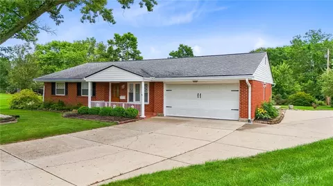 7607 Plamor Cir, Centerville, OH 45459 photo 2