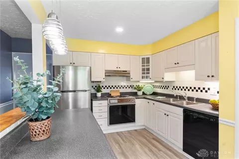 7607 Plamor Cir, Centerville, OH 45459 photo 8
