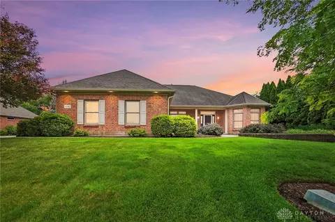 1106 Roger Scott Dr, Bellbrook, OH 45305