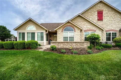 65 Scarborough Village Dr, Dayton, OH 45458