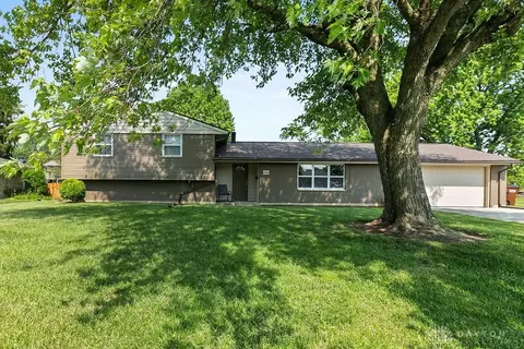 6814 Rushleigh Rd, Englewood, OH 45322