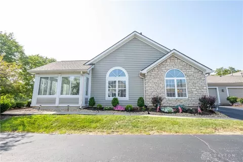 34 Edinburgh Village Dr, Dayton, OH 45458