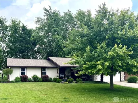 127 Hickory Dr, New Madison, OH 45346