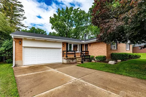 5807 Twin Pine Ln, Dayton, OH 45449