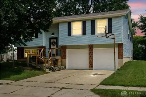 1817 El Camino Dr, Xenia, OH 45385