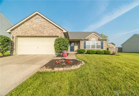 21 Meadowcrest Dr, Franklin, OH 45005