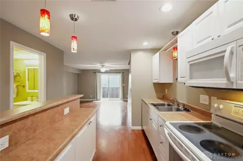 Kitchen - 647 Villa Rd #A, Springfield, OH 45503 photo 2 of 4