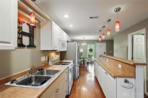 Kitchen - 647 Villa Rd #A, Springfield, OH 45503 photo 3 of 4
