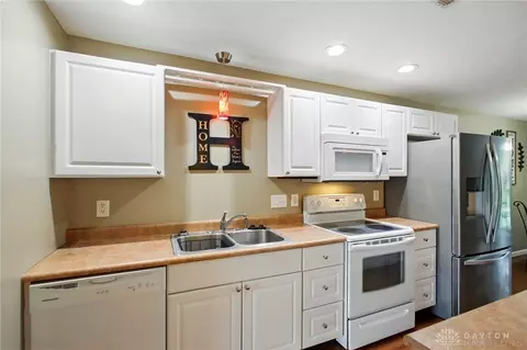 Kitchen - 647 Villa Rd #A, Springfield, OH 45503 photo 4 of 4
