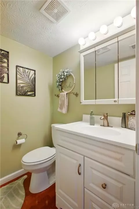 Bath - 647 Villa Rd #A, Springfield, OH 45503 photo 1 of 6