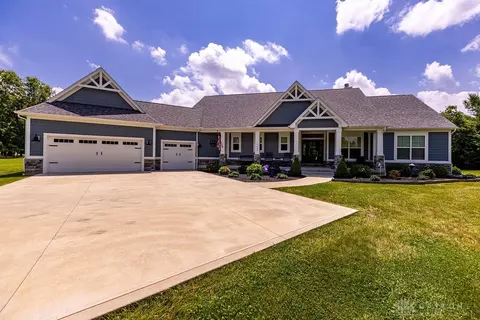 1015 Settlemyre Rd, Oregonia, OH 45054
