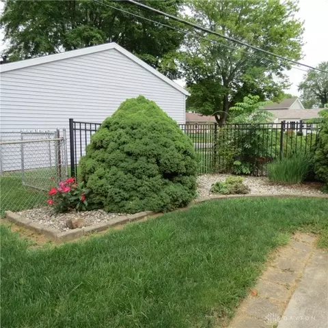 Exterior - 1084 Colonial Dr, Sidney, OH 45365 photo 3 of 3