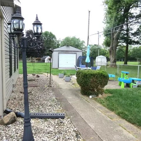 Exterior - 1084 Colonial Dr, Sidney, OH 45365 photo 2 of 3